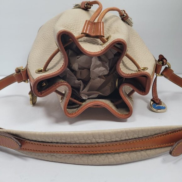VTG Dooney & Bourke Women's Cream Pebble Leather Drawstring Bucket Bag - Picture 6 of 10